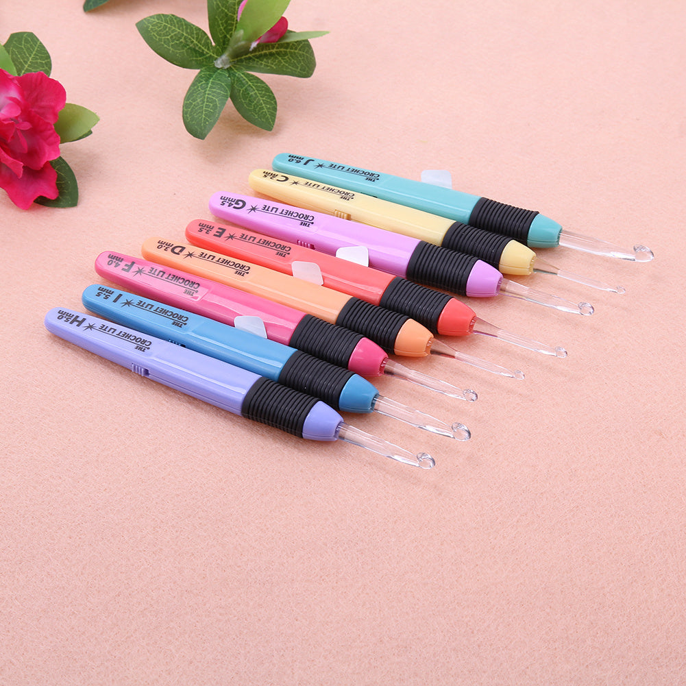 8pcs Set Crochet Hooks With Led Plastic Handle Knitting Needles Set 2.5 6mm Needle Sewing Kit Multicolour Sewing Tool