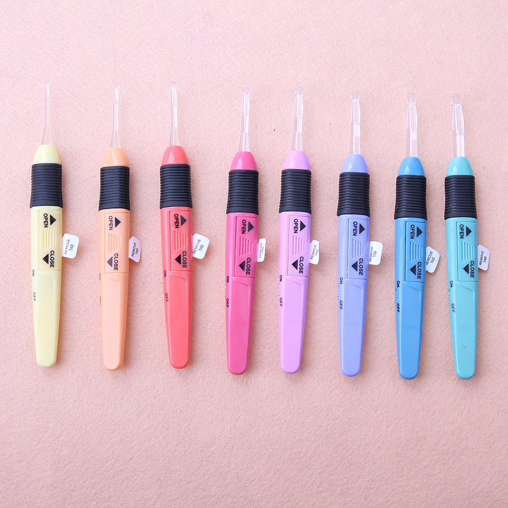 8pcs Set Crochet Hooks With Led Plastic Handle Knitting Needles Set 2.5 6mm Needle Sewing Kit Multicolour Sewing Tool