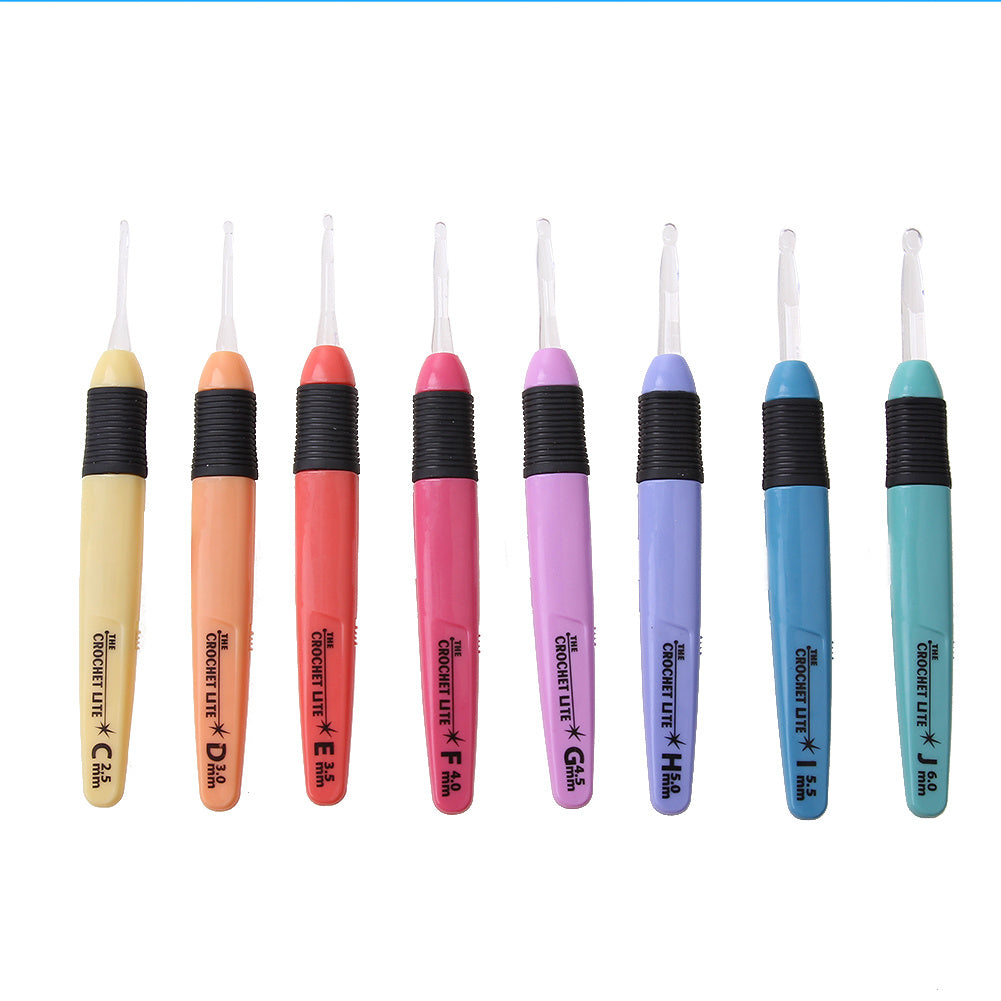 8pcs Set Crochet Hooks With Led Plastic Handle Knitting Needles Set 2.5 6mm Needle Sewing Kit Multicolour Sewing Tool